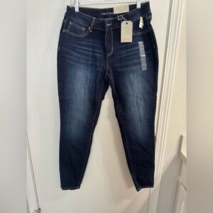 3/$10 NWT Maurice’s Mid Rise Jeggings